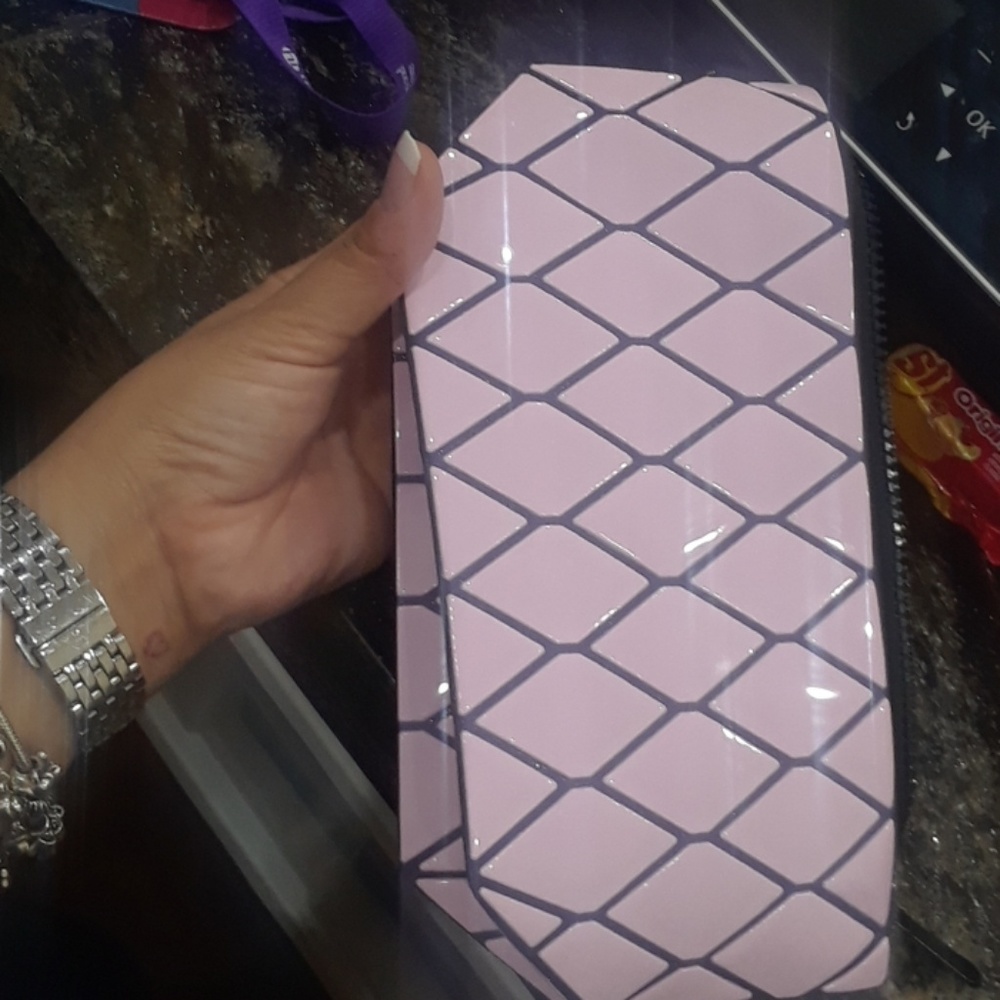 Makeup bag - Picture 3 of 5